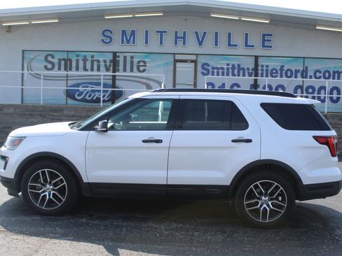 Used 2019 Ford Explorer Sport w/ Equipment Group 401A AWD/4WD image 4