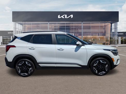 Certified 2024 Kia Seltos SX w/ SX Sunroof Package AWD/4WD image 3