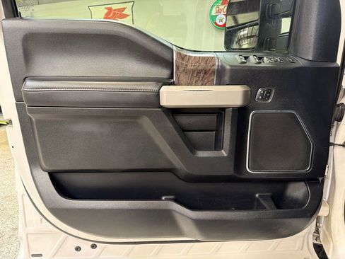 Used 2019 Ford F250 Lariat w/ Lariat Ultimate Package AWD/4WD image 16