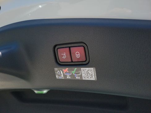 New 2026 Mercedes-Benz CLE 300 4MATIC Coupe image 6