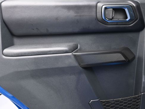 Used 2025 Ford Bronco Badlands image 12