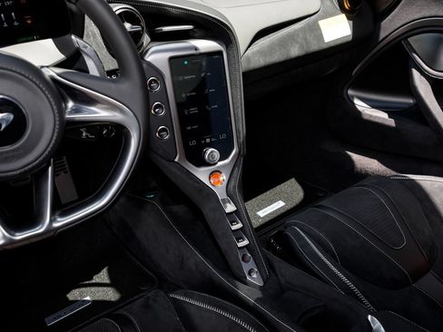 New 2027 McLaren 750S RWD image 43