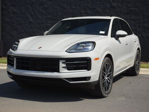Certified 2026 Porsche Cayenne AWD/4WD image 41