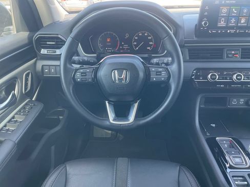 Used 2025 Honda Pilot EX-L image 10