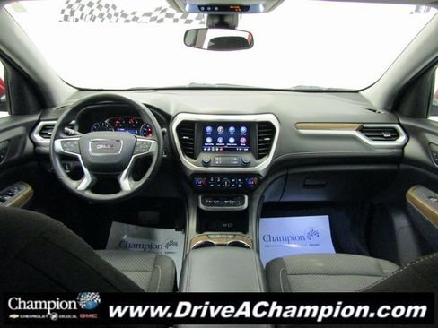 Used 2023 GMC Acadia SLE image 19