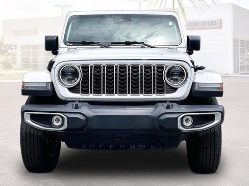 Used 2025 Jeep Wrangler Unlimited Sahara AWD/4WD image 22