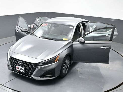 Used 2024 Nissan Altima 2.5 SV image 66