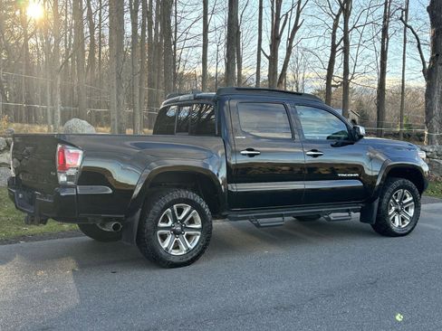 Used 2016 Toyota Tacoma Limited image 18