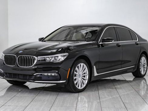 Used 2017 BMW 740i xDrive image 4