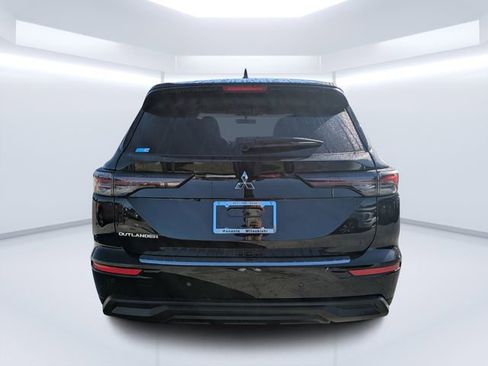 New 2026 Mitsubishi Outlander ES image 4
