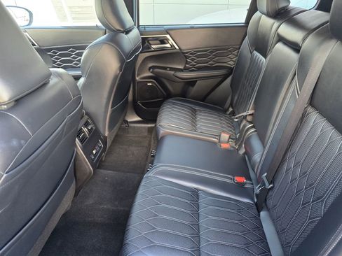 Used 2025 Mitsubishi Outlander SEL image 13