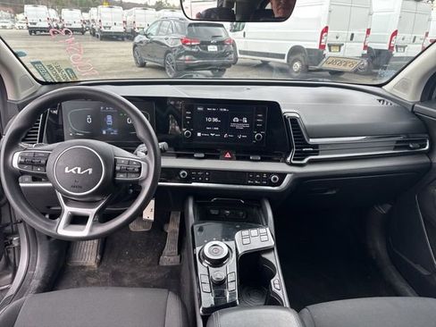 Used 2023 Kia Sportage LX image 11