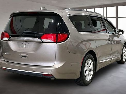 Used 2018 Chrysler Pacifica Touring-L Plus w/ Advanced Safetytec Group FWD image 3