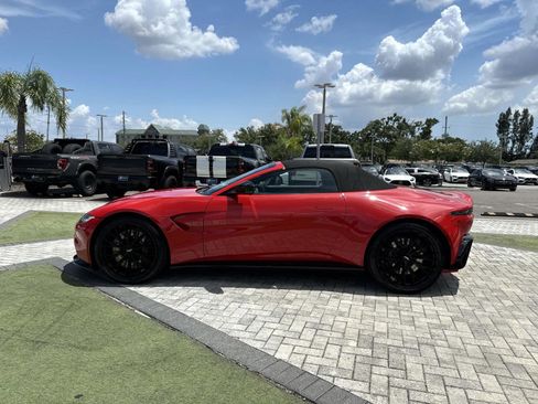 Used 2022 Aston Martin V8 Vantage Roadster RWD image 13