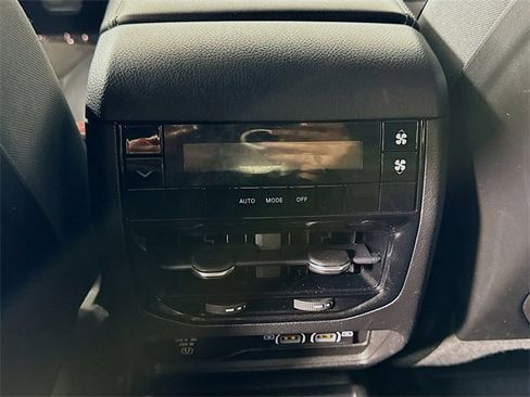 Used 2023 Jeep Grand Cherokee L Laredo image 25