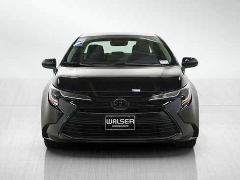Used 2025 Toyota Corolla LE image 8