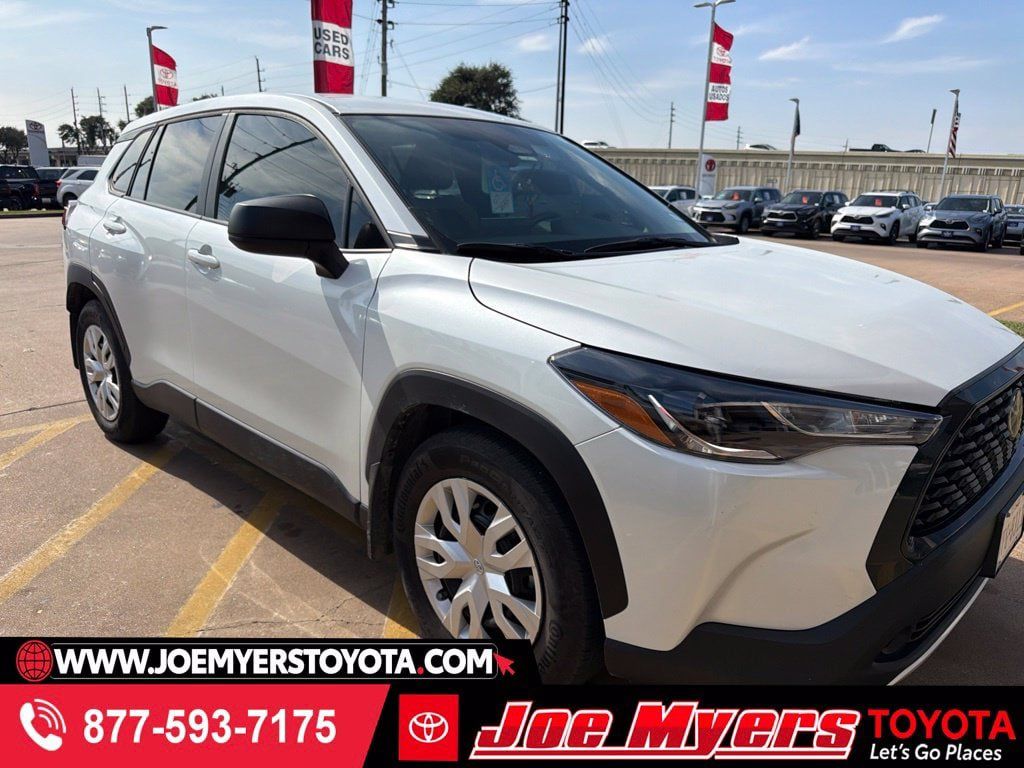 Used 2025 Toyota Corolla Cross L FWD image 1