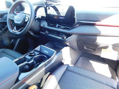 New 2026 Chevrolet Equinox RS w/ LPO, Floor Liner Package AWD/4WD image 18