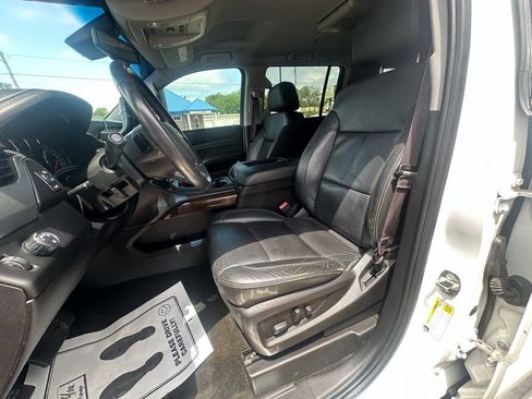 Used 2016 Chevrolet Suburban LT RWD image 9