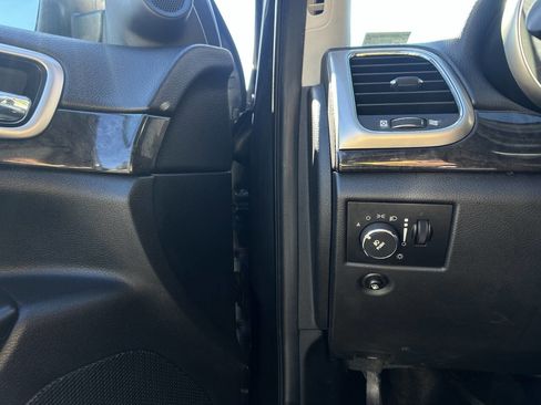 Used 2011 Jeep Grand Cherokee Laredo image 14