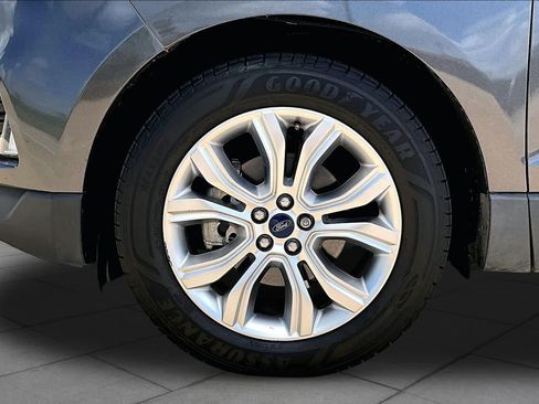 Used 2020 Ford Edge Titanium FWD image 11