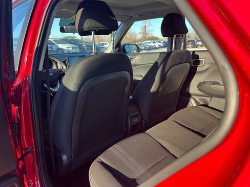 Certified 2025 Hyundai Venue SEL image 16