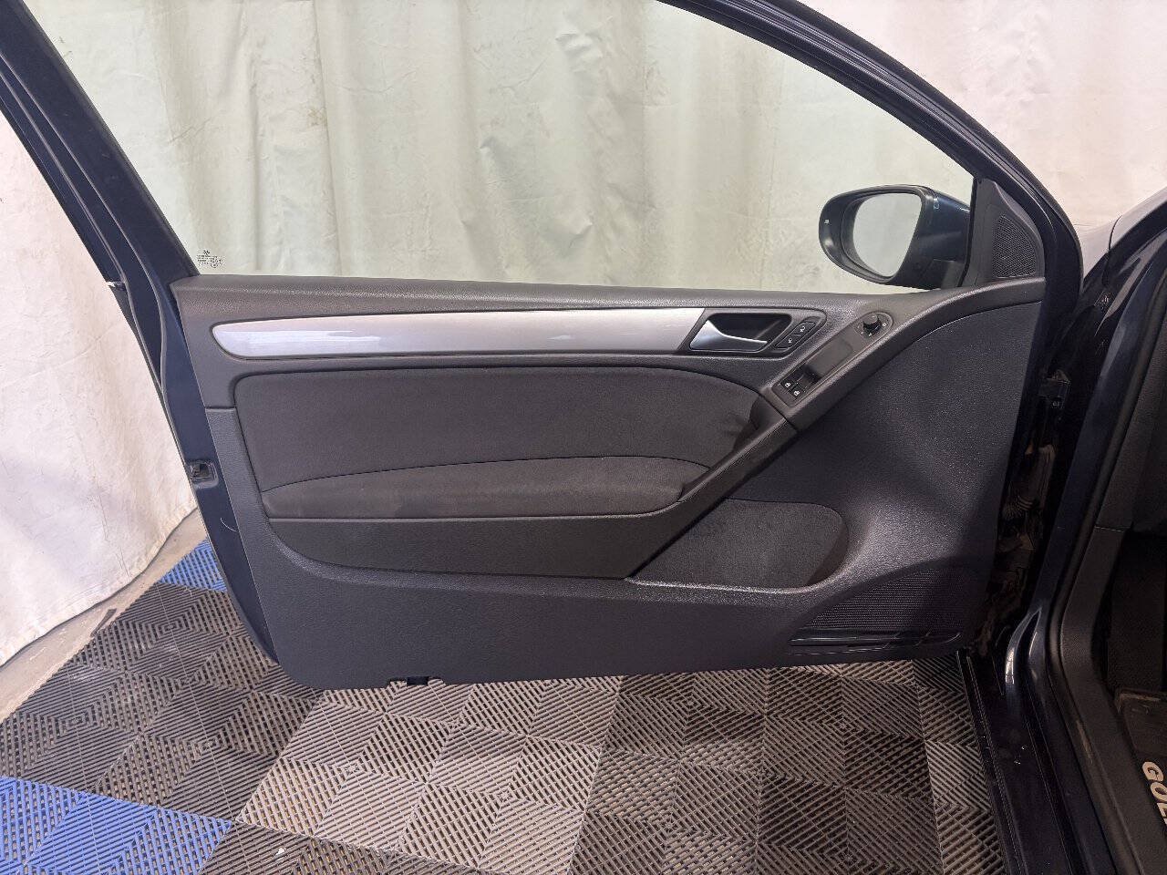 Used 2013 Volkswagen Golf 2-Door FWD image 7