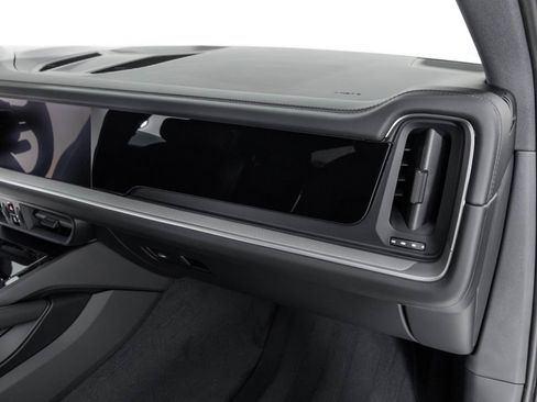 Used 2024 Porsche Cayenne image 37