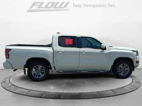 Used 2025 Nissan Frontier SV w/ SV Convenience Package RWD image 8