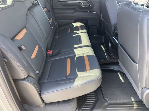 Used 2025 GMC Sierra 2500 AT4 w/ AT4 Premium Plus Package image 27