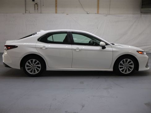 Used 2021 Toyota Camry LE FWD image 8