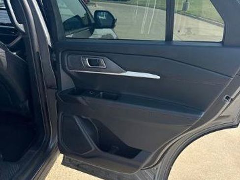 Certified 2025 Ford Explorer ST-Line AWD/4WD image 5