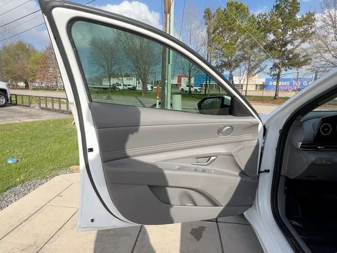 Used 2023 Hyundai Elantra SEL w/ Convenience Package image 35