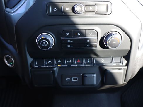 Used 2022 Chevrolet Silverado 1500 Custom Trail Boss AWD/4WD image 28