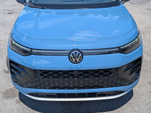 Used 2025 Volkswagen Tiguan SEL R-Line AWD/4WD image 13
