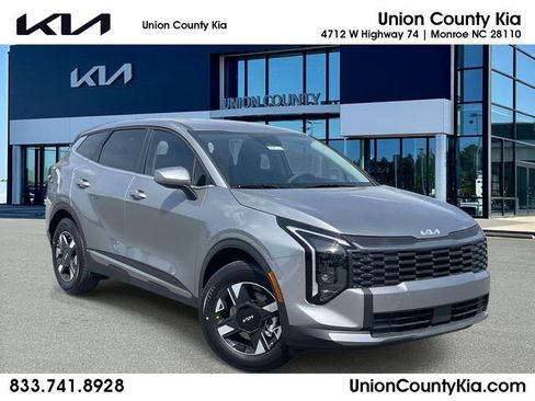 New 2026 Kia Sportage LX image 1