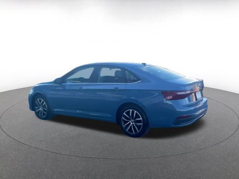 Used 2025 Volkswagen Jetta SE image 11