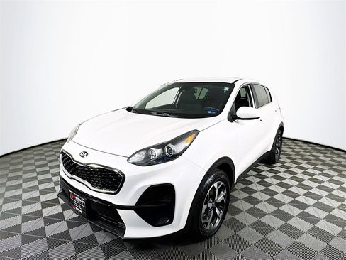 Used 2022 Kia Sportage LX image 3