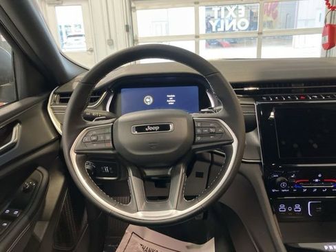 Used 2025 Jeep Grand Cherokee Laredo X w/ Luxury Tech Group I image 22