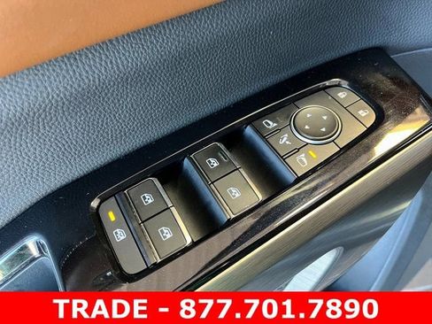 Used 2022 Nissan Pathfinder Platinum w/ Cargo Package image 10