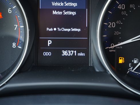 Used 2021 Toyota C-HR XLE image 22