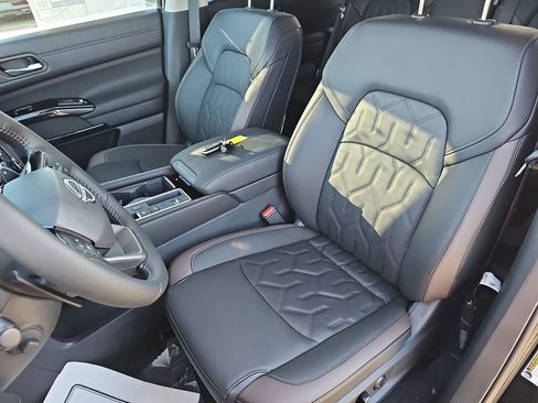 New 2026 Nissan Pathfinder Platinum w/ Accent Package FWD image 20
