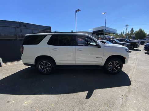 Used 2021 Chevrolet Tahoe Z71 w/ Luxury Package AWD/4WD image 7