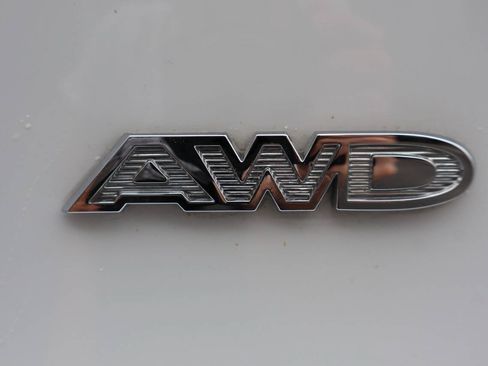 Used 2025 Chrysler Pacifica Select AWD/4WD image 9