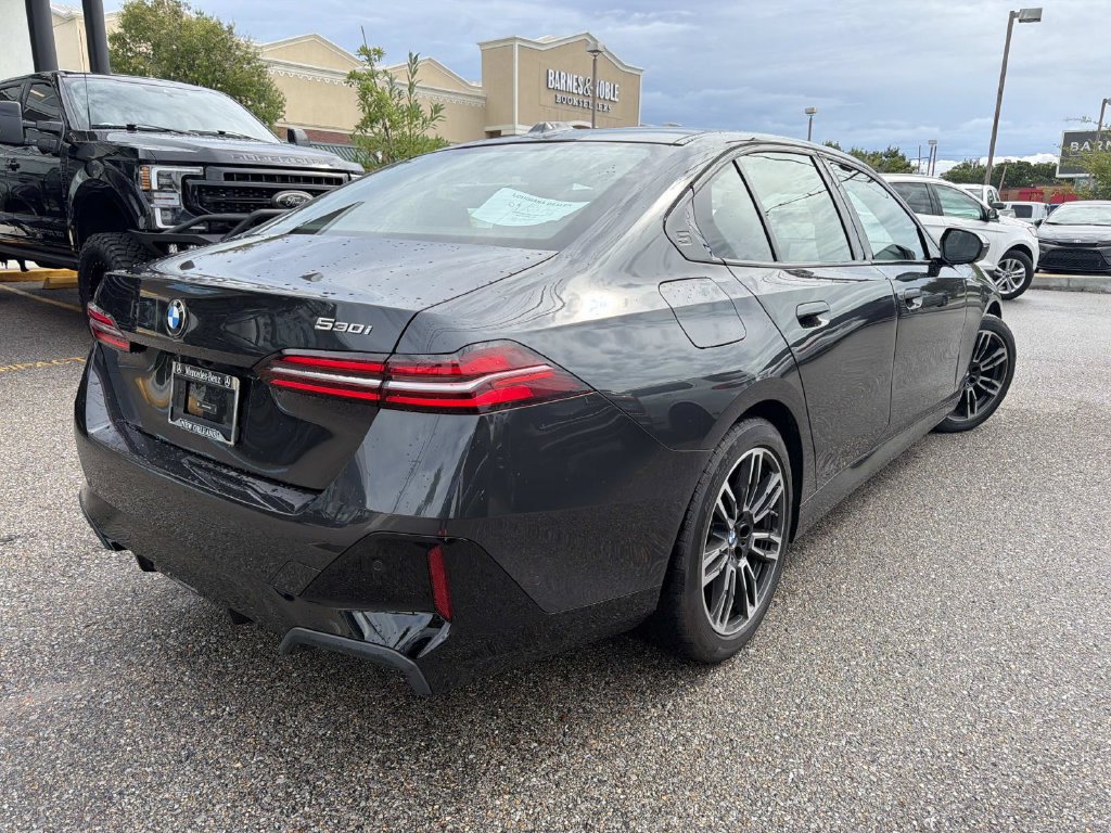 Used 2026 BMW 530i RWD image 7