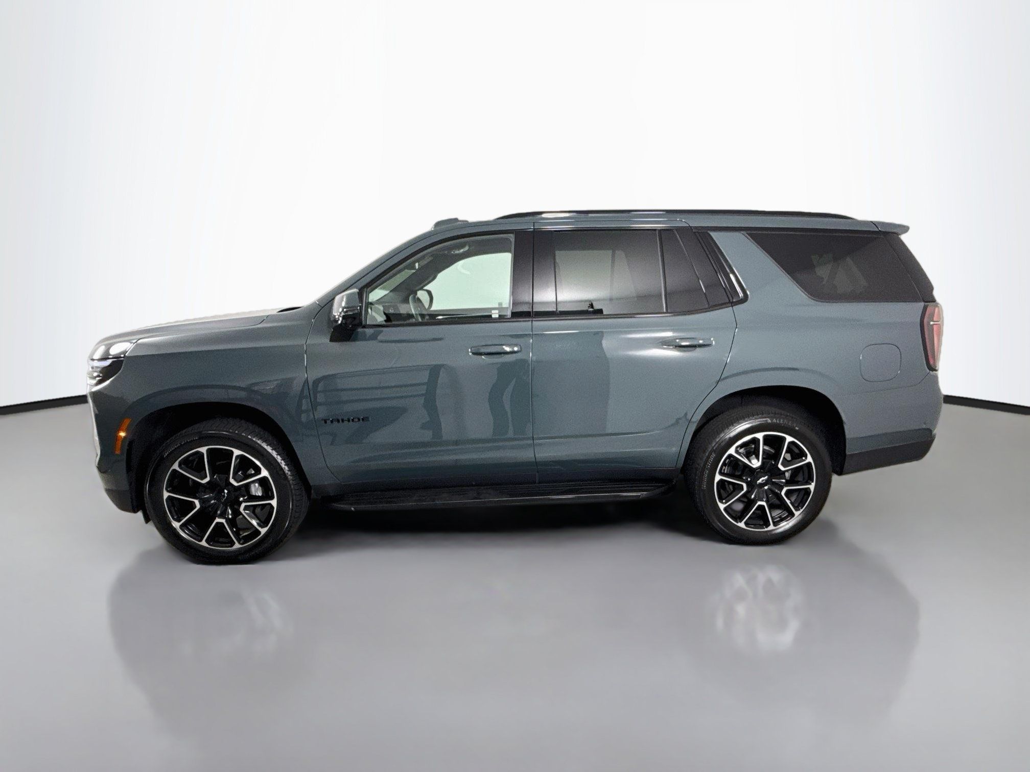 Used 2026 Chevrolet Tahoe RST w/ Comfort Package AWD/4WD image 4