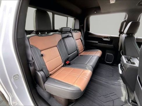 Used 2023 Chevrolet Silverado 1500 High Country w/ High Country Premium Package image 17
