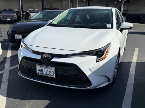 Used 2025 Toyota Corolla LE image 2