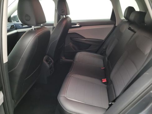 Used 2023 Volkswagen Taos SE w/ Black Wheel Package FWD image 18
