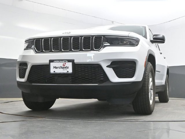 Used 2022 Jeep Grand Cherokee Laredo w/ Luxury Tech Group I AWD/4WD image 41